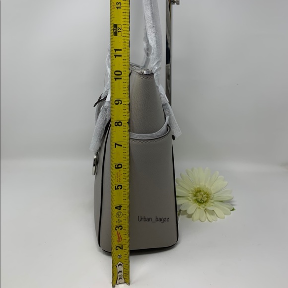 Michael Kors Charlotte Large Top Zip Tote - Picture 4 of 9